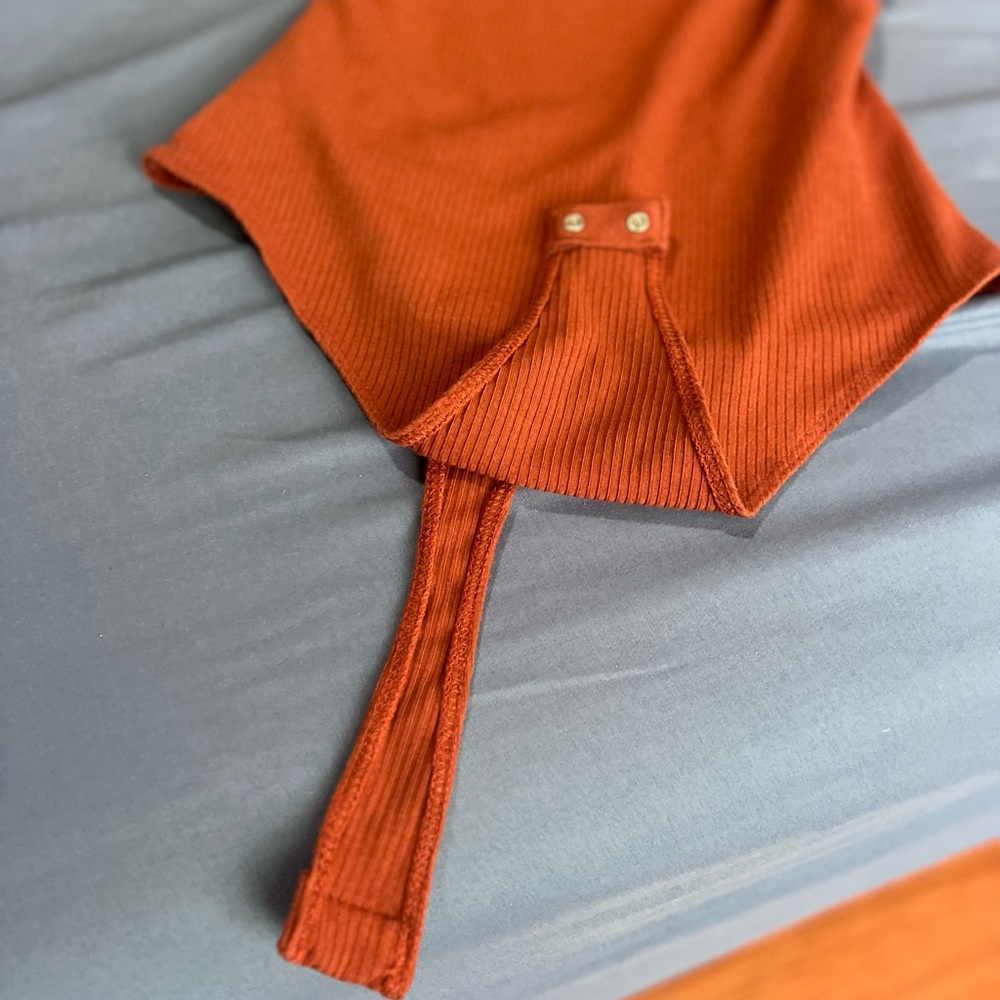 Lulu's Asymmetrical One-Shoulder Ribbed Crop Top in Rust - Picture 6 of 8